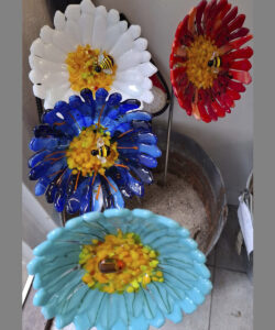 Blomster i glas i flotte farver